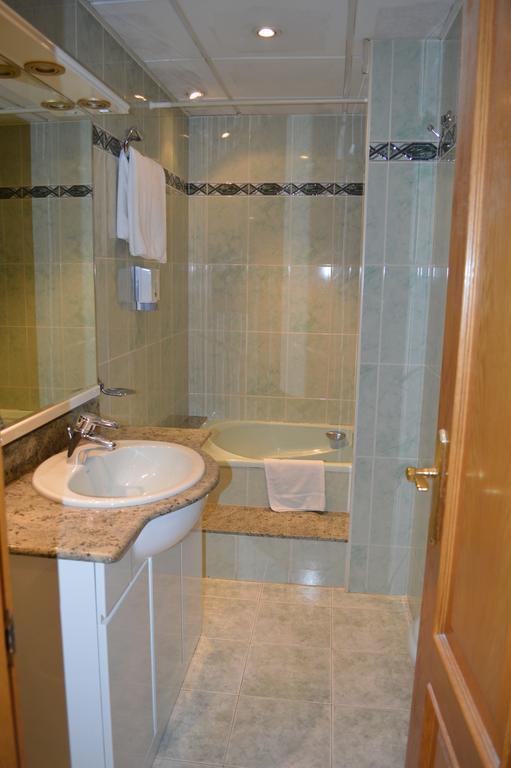 Hotel Don Pelayo Arbós Екстериор снимка